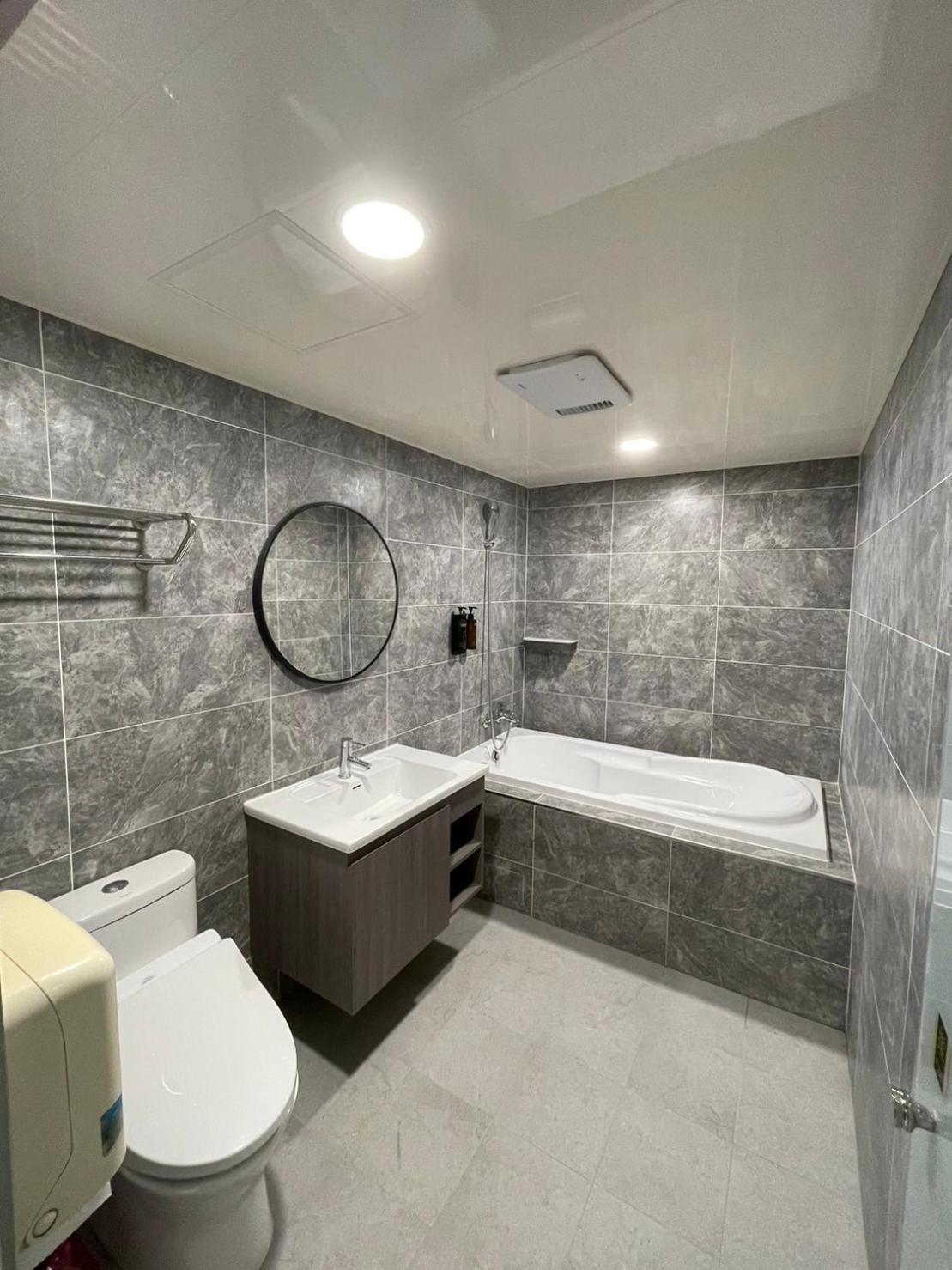 Benz Hotel Zhongli Bagian luar foto