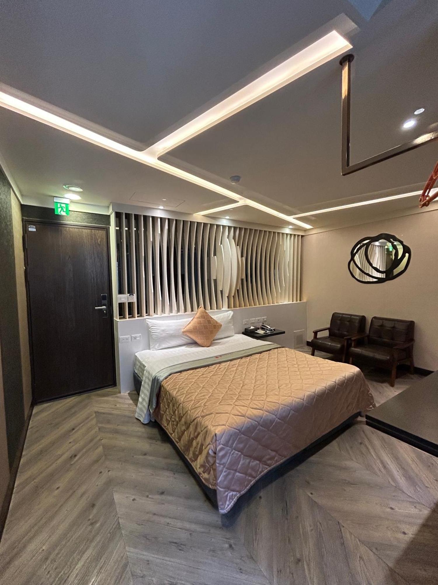 Benz Hotel Zhongli Bagian luar foto