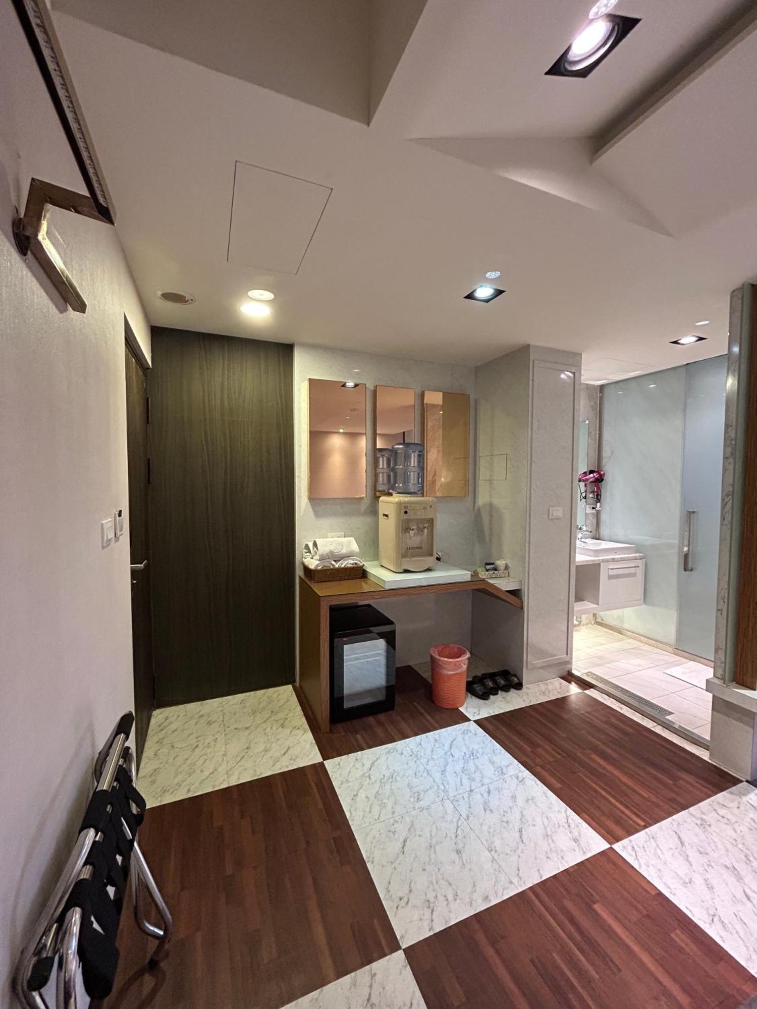 Benz Hotel Zhongli Bagian luar foto