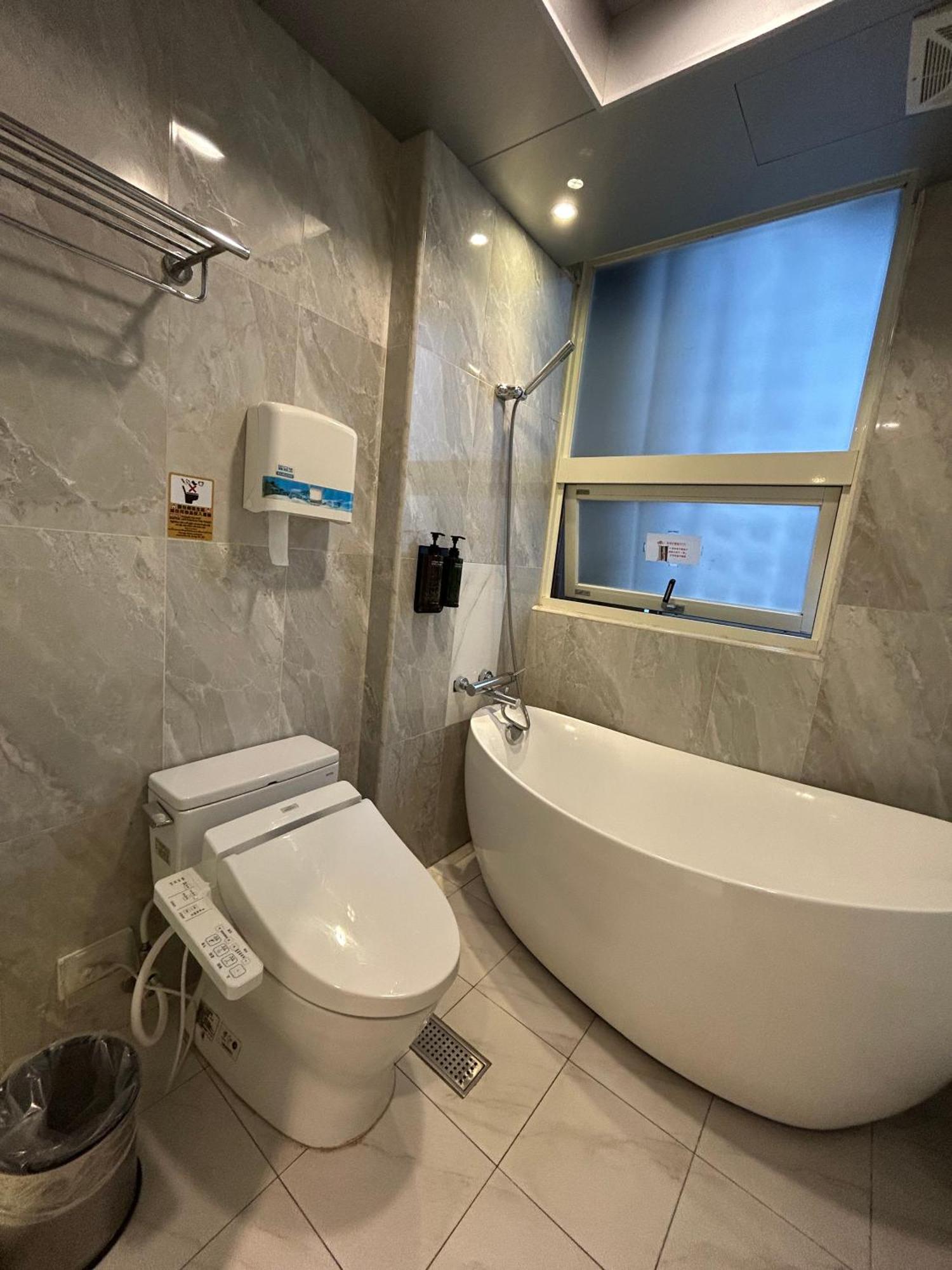 Benz Hotel Zhongli Bagian luar foto
